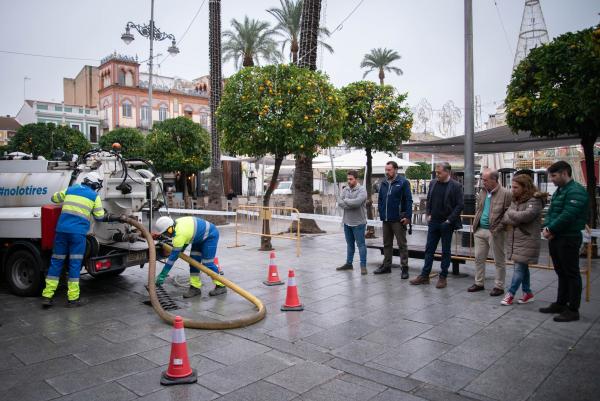 Más de 30.000 kilos de residuos extraídos de alcantarillas y redes de saneamiento de Mérida durante 2023